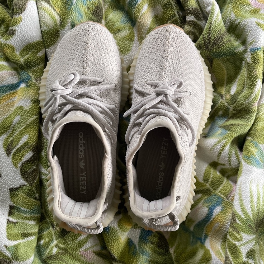 YEEZY 350 size 5